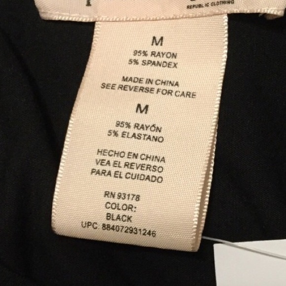 Black! Medium ruffled sleeve T. Slinky. - Picture 7 of 8